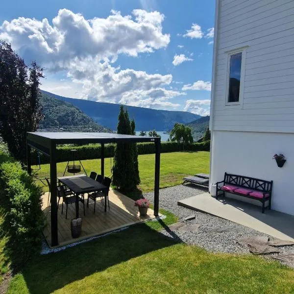 Stryn Vista - Panoramic City & Fjord Views, hotel en Stryn