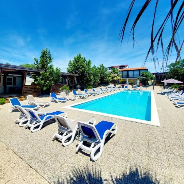 Mobilhome Nico - Camping Turanj with Pool, hotel u Turnju