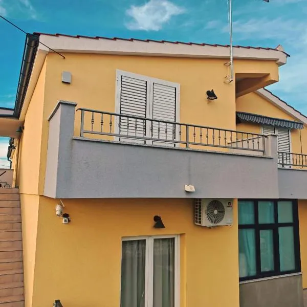 Holiday home BITA, hotelli kohteessa Vodice