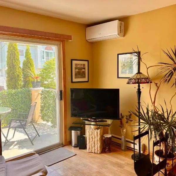 Magog Lovely Vacation Home, hotel in Magog-Orford