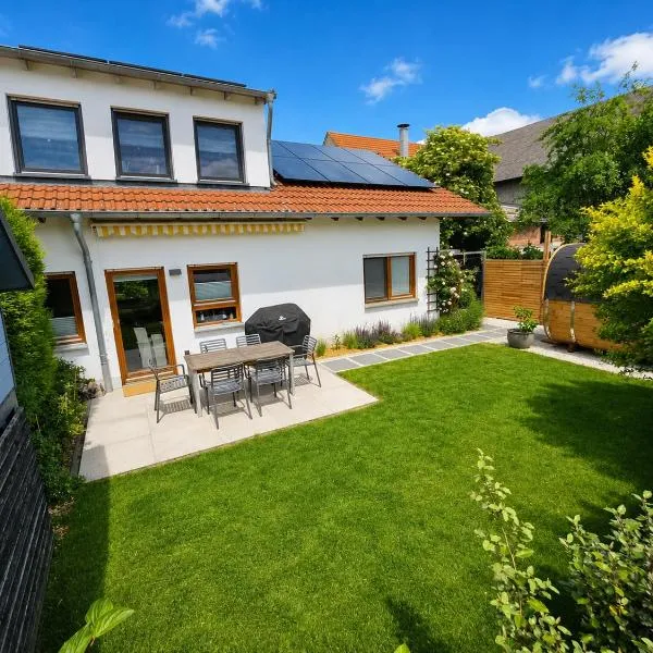 Modernes Ferienhaus mit großer Küche, Terrasse & Garten, hotel in Bad Camberg