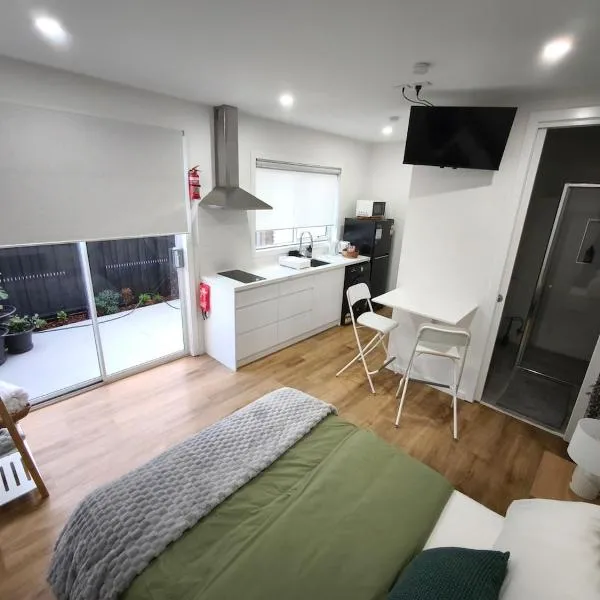 Rockbank में, होटल Entire Private Studio, Parking & Separate Entrance