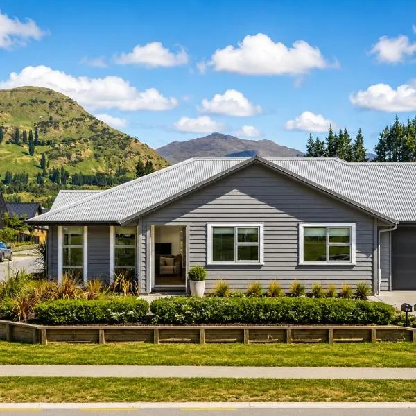 Spacious Family Mountain View Retreat, 4 Bedroom โรงแรมในควีนส์ทาวน์