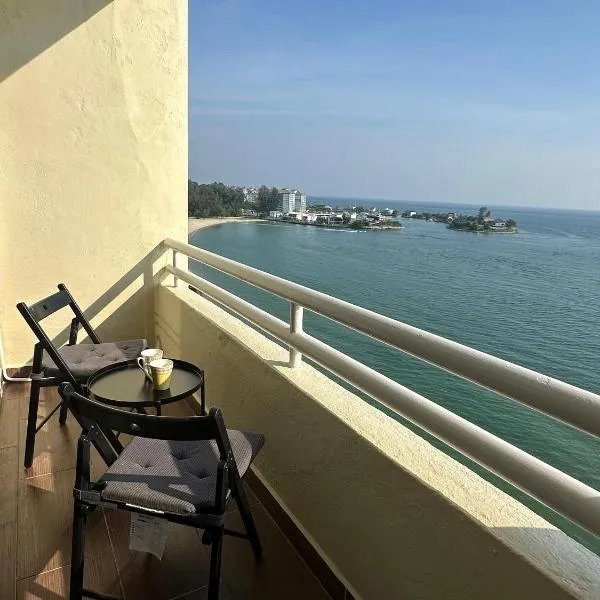 The Regency Tanjung Tuan Port Dickson with balcony and Seaview, отель в Порт-Диксоне