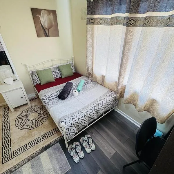 Private Double Room Near Birmingham Airport & NEC with Free Parking, hotel in Birmingham