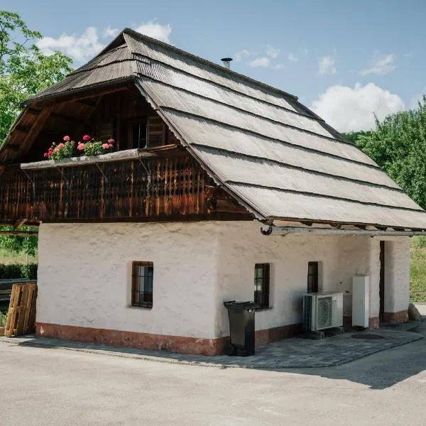 Ferienhaus Toff, viešbutis mieste Schiefling am See