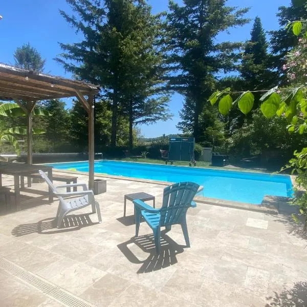 Gîte Le Bellevue avec piscine privative - climatisation, hotell i Dolmayrac