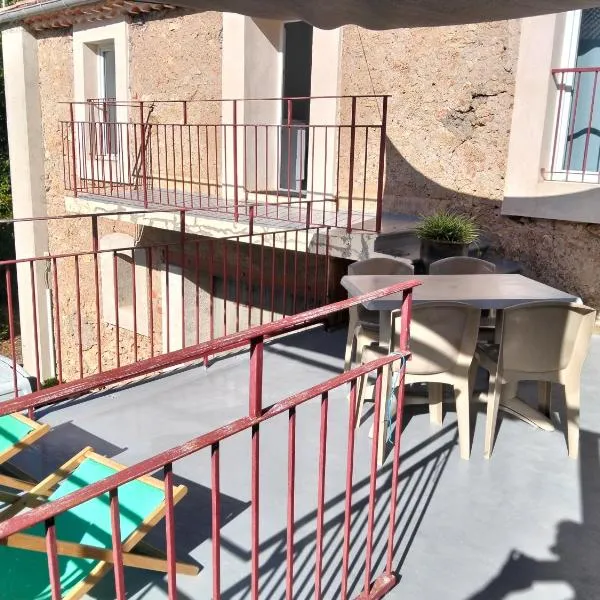 Gîte le Grenier، فندق في Murviel