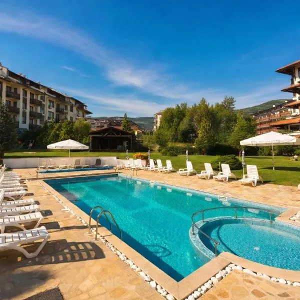 LUXURY Designer Apt I Meters to Gondola Lift I Sleeps 6 I Pool & Parking I, hotell sihtkohas Bansko