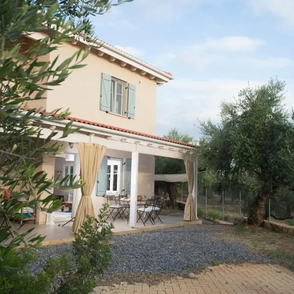 Casa Oliva hideaway 200m from Delphinia beach, hôtel à Stoupa