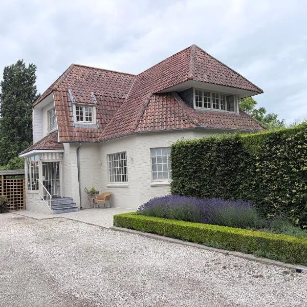 Cosy Cottage by Marleen met grote tuin, hotel in Nieuwpoort