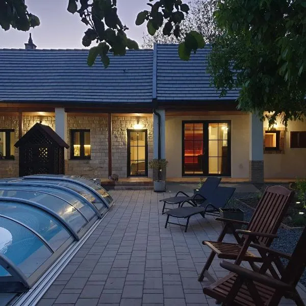 Tóparti Idill Vendégház, hotel in Kisszékely