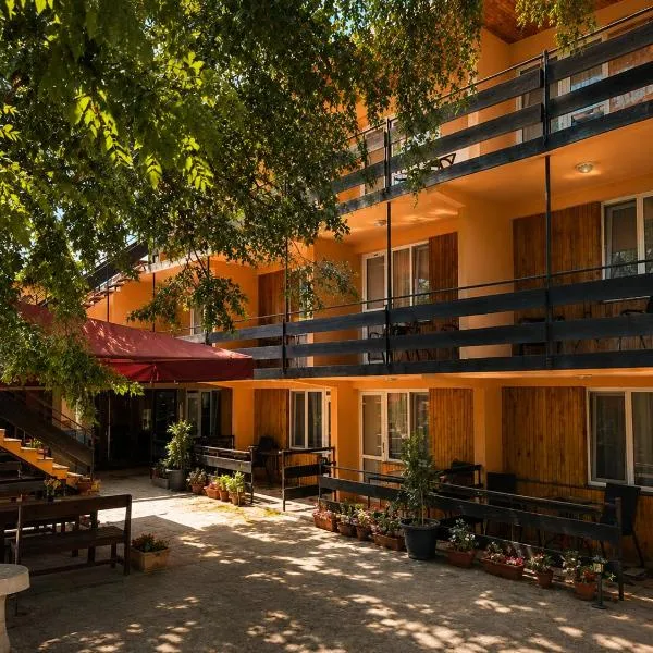 Family Hotel Yulian, готель у Кранево