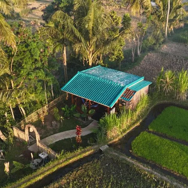 Tetebatu Sasak House Bungalow، فندق في تيتيباتو