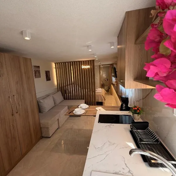 MANDARIN Luxury Suites, hotel Aszprováltában