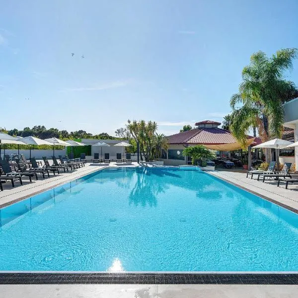 Marina Living Rooms and Pool, hotel a Paestum