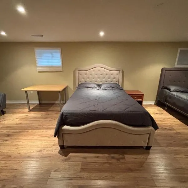 House in Markham، فندق في ماركهام