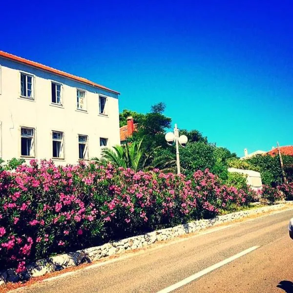 Amarcord Skola, hotel v destinácii Veli Rat