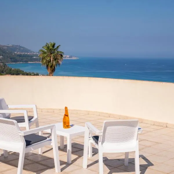 Villa Chiara Infinity Sea View, hotel em Mandaradoni