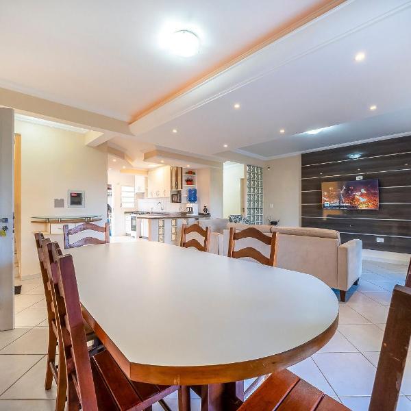Casa para Temporada na Praia de Mariscal | 4 Quartos, Jardim e Espaço Gourmet a Metros do Mar