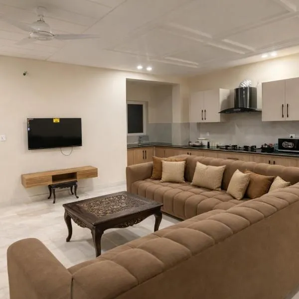 2-Bhk Ultra Luxury apartment Green orchards, hotel a Faisalabad