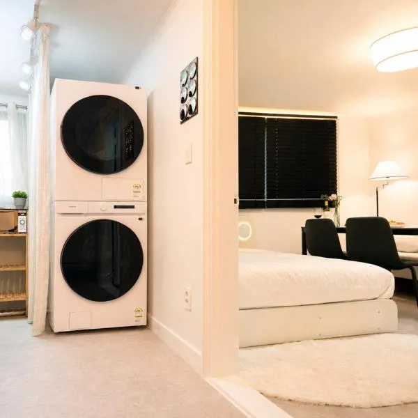 서울에 위치한 호텔 NEW OPEN -10 OFF- Quiet Private Hideout near Jamsil, COEX, Lotte Tower, KSPO DOME - Projector, Hotel Bedding