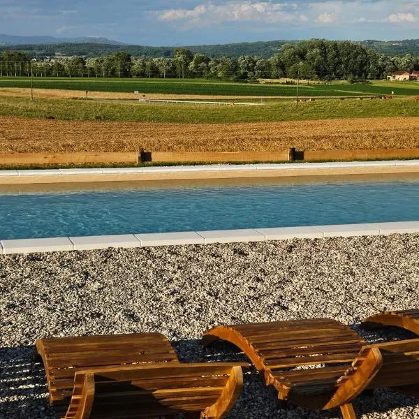 Resort Village Majer - Apartments, Glamping - Slovenia, hotel Gradac városában