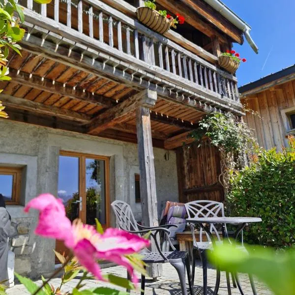 Couples Gem - Sensational views Nr Morzine, hôtel à La Côte dʼArbroz