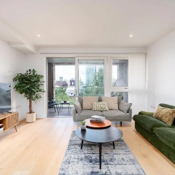 Tranquil 2-Bed Apartment, Balcony, Sleeps 6, 7 Minute Drive to King's Cross St Pancras - By City Peace, Hotel in London
