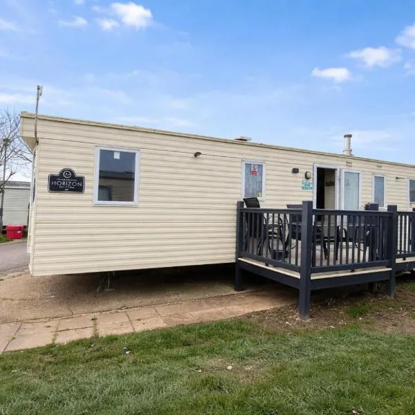 Superb 8 Berth Caravan At Sand Le Mere Holiday Park, Yorkshire Ref 71003I, Hotel in Tunstall