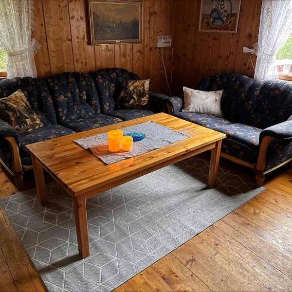 Simple and cozy forest cabin, hôtel 
