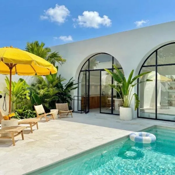 Dolce x The Young Villas: Bingin Beach şehrinde bir otel