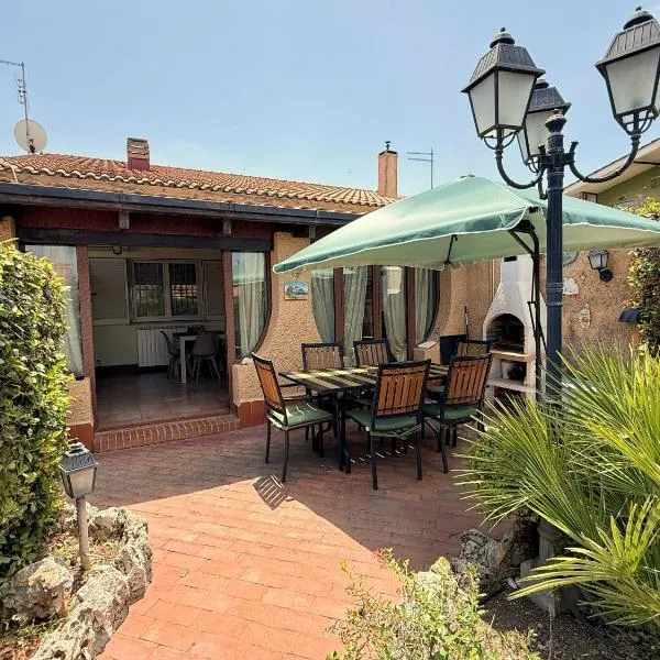 All'Ombra dell'Ulivo - Cozy Garden Near Rome and FCO, hotel a Focene