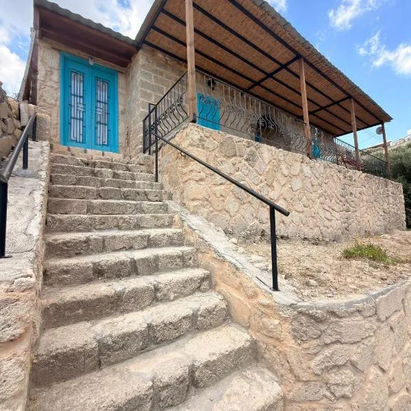 Karpaz King's Hill Traditional House, hotel u gradu Galinoporni