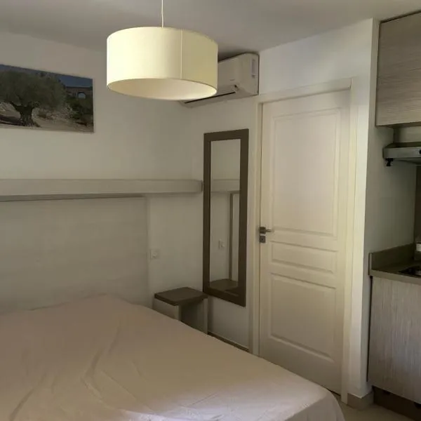 Le petit studio du Gard, hotel a Remoulins