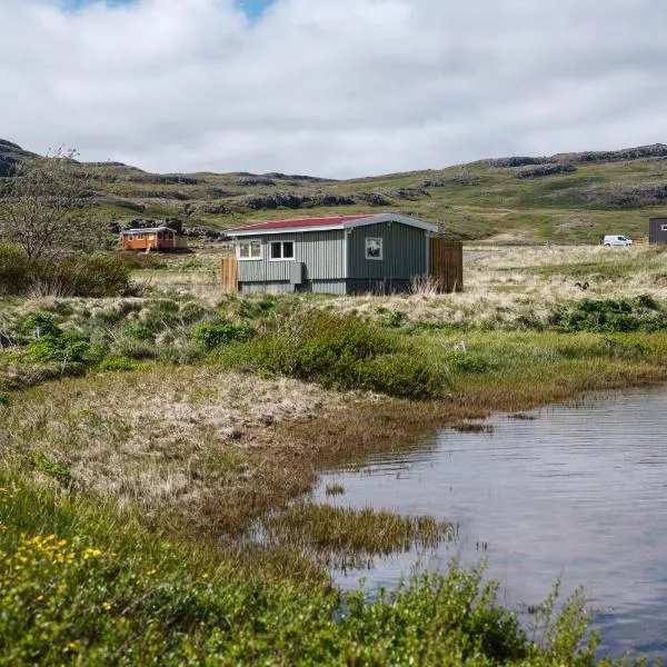 Hvammur 5 with private hot tub, hotel v destinácii Drangsnes