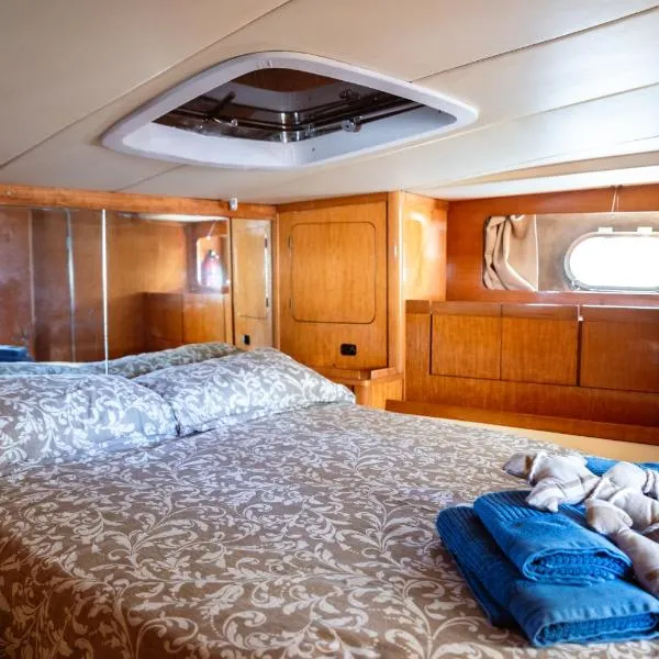 BALI house boat, hotel u gradu Sant'Antioko