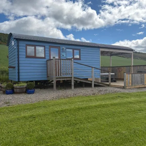 Ledmacoy Shepherds Huts, hotel en Strathdon