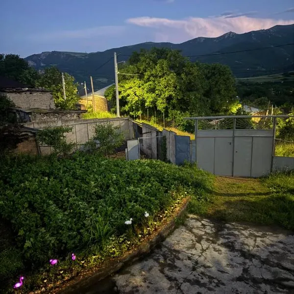 Tatev& Alex BnB, khách sạn ở Tatʼev