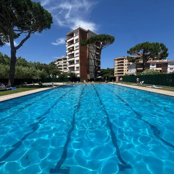 Apartamento nórdico - piscina y playa a 10 min, Hotel in Castell-Platja d’Aro