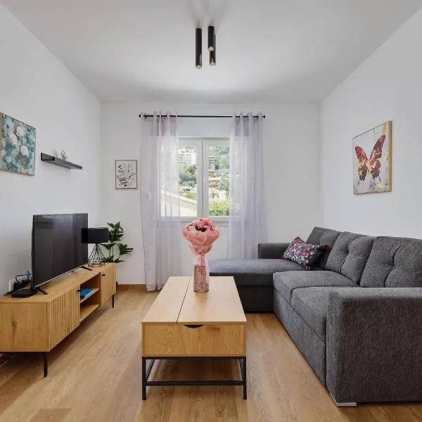Cozy Garden house by MN Property, hotel u gradu Škaljari