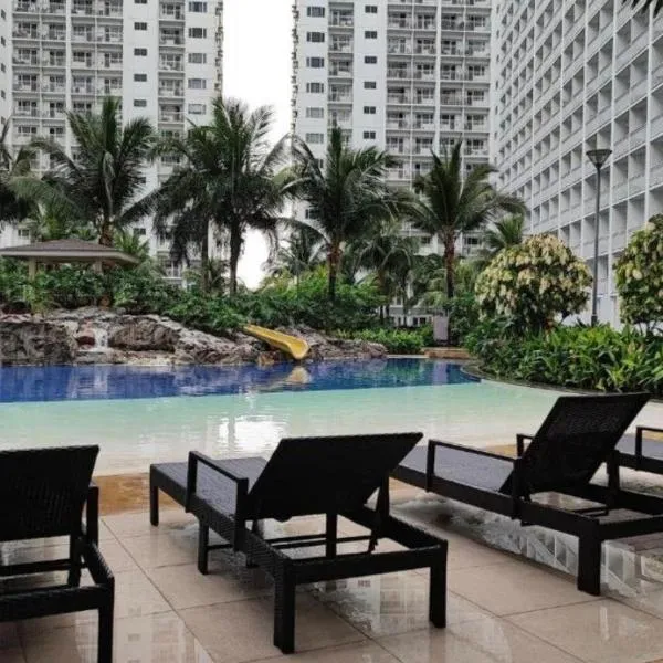 Urban Sanctuary at Shore near MOA, hotel em Manila