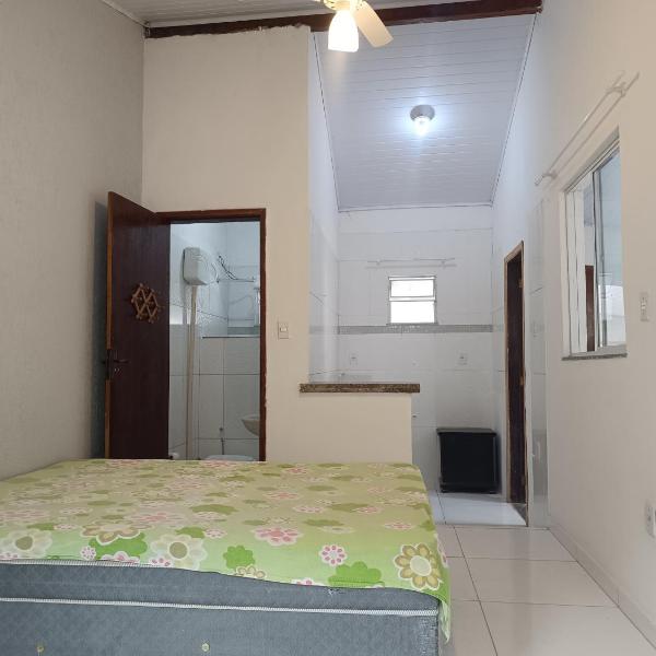 Casa inteira 4 pessoas, 2 quartos, suite ar, 2 banheiros, home office, estacionamento, próx praia Itaúna - Foto 2