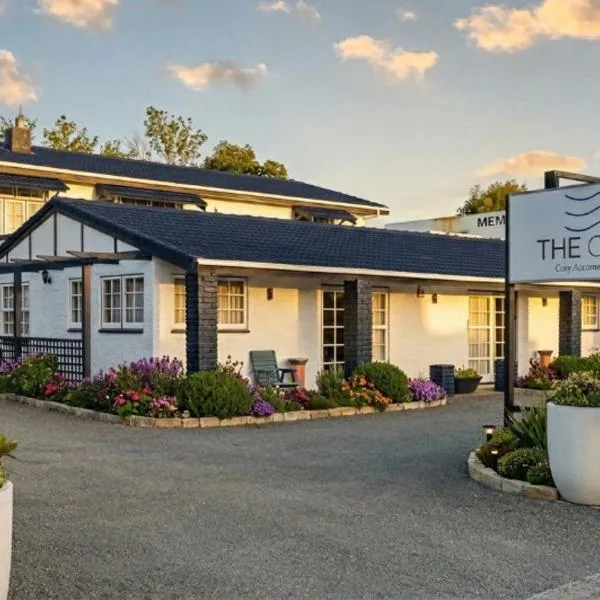 The Cave Motel, hotell i Levin