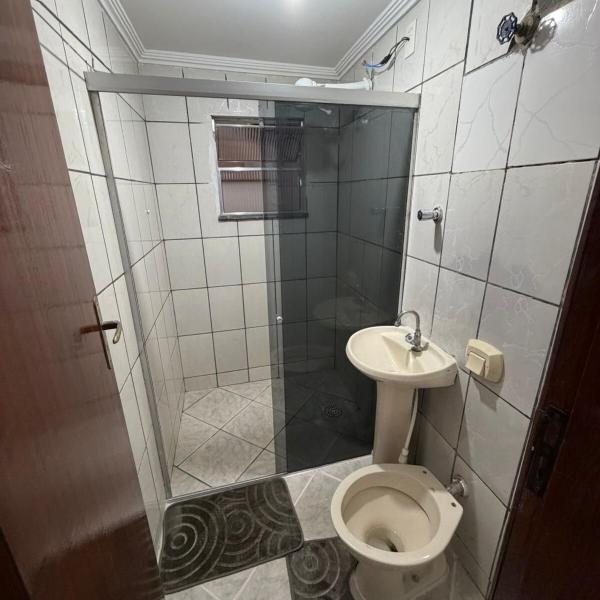 Casa completa próxima ao Shopping, 3 banheiros! - Foto 3