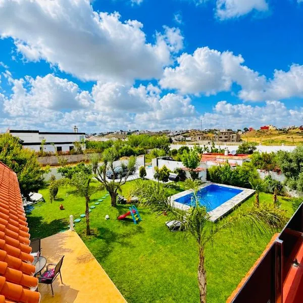 Luxury Villa with Pool & Garden5km from Cabo, viešbutis mieste Tetuanas