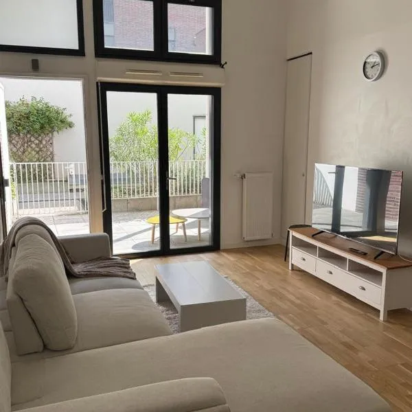 3 bright rooms, 2 bathrooms, 10 minutes from Paris – hotel w mieście Asnières-sur-Seine