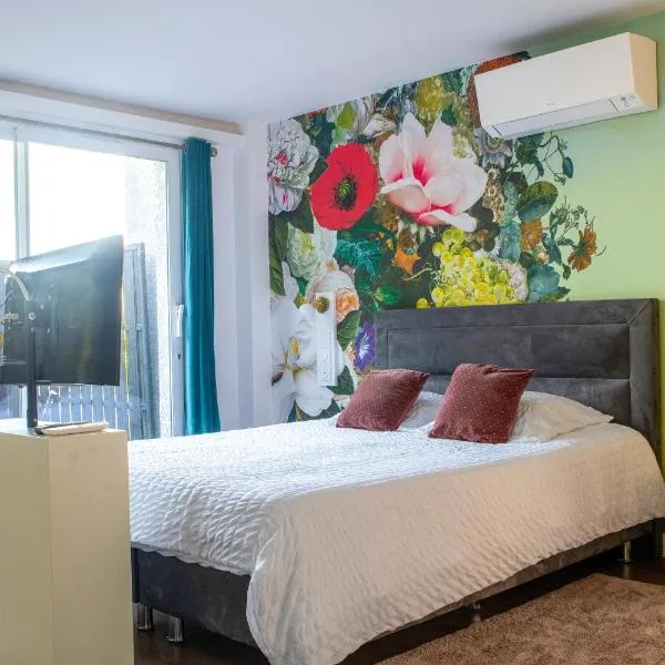 Suite Touraco, clim, balneo, terrasse - Parc des Oiseaux, Hotel in Villars-les-Dombes