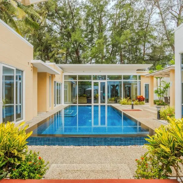 Andaman Pool Villas, Maikhao Beach Phuket, hotel em Praia de Mai Khao