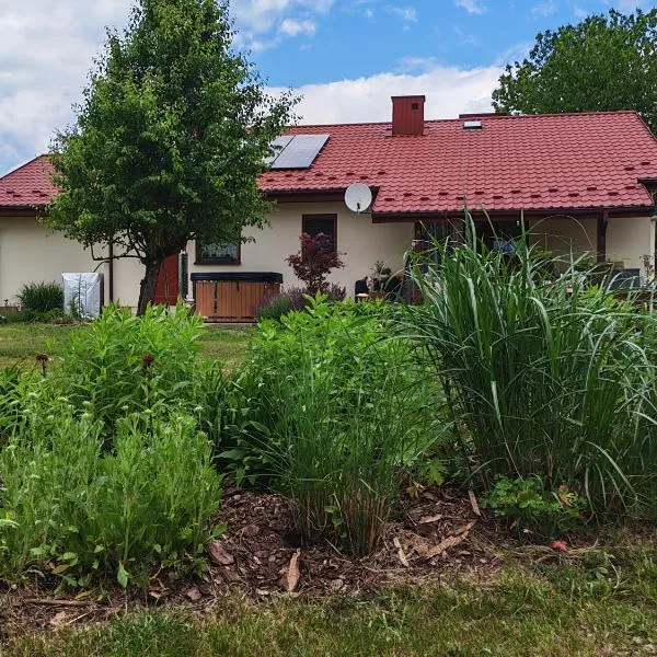 Pszczeli Ogród - dom z jacuzzi na wyłączność, khách sạn ở Dęba Koliszowy